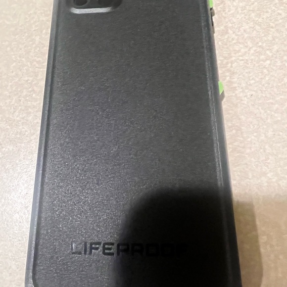 LIFEPROOF Protective Case for iPhone 7 - New - Colors: Black and Neon Green - Picture 2 of 6